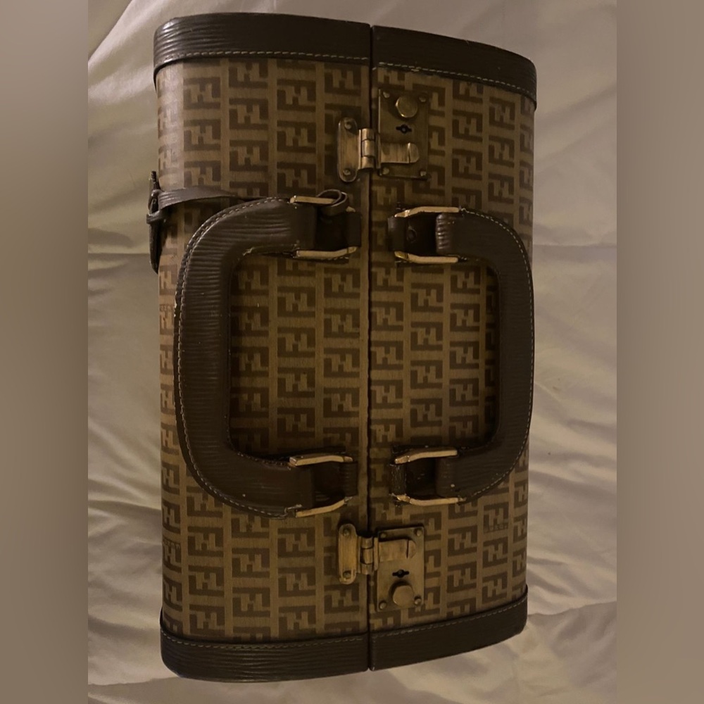 FENDI TRAVEL - Picture 2 of 8